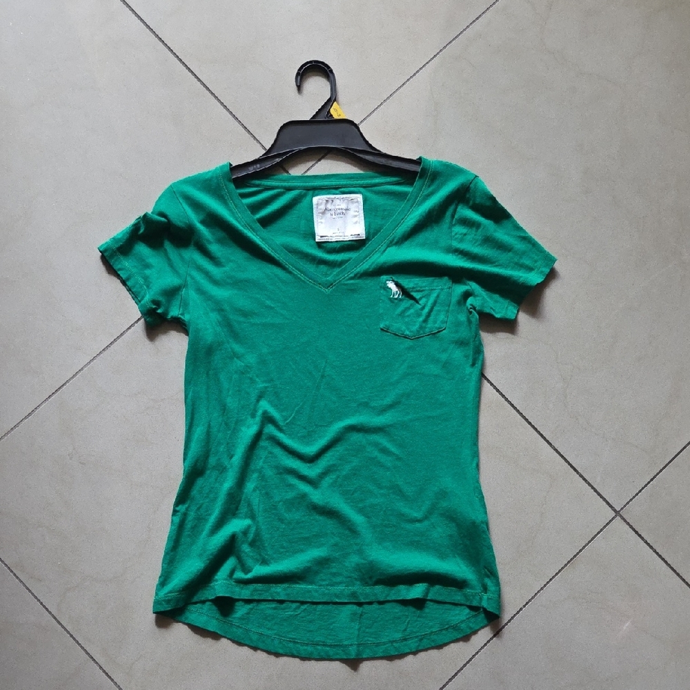 Abercrombie & Fitch Women's V-Neck Pocket Tee - Emerald Green S